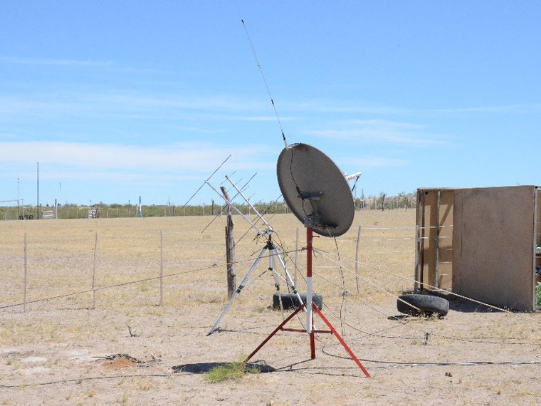 Antena de seguimiento satelital