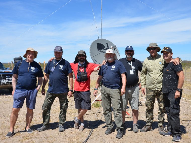 Socios de AMSAT Argentina en el terreno